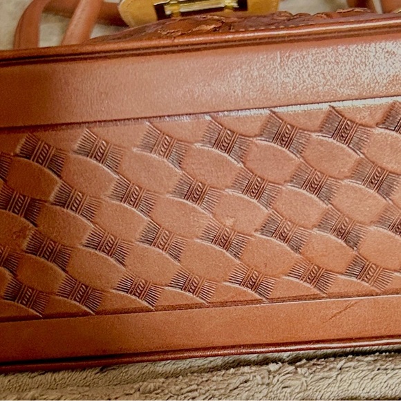 Vintage Mexico hand tooled Leather handbag. - Picture 4 of 12